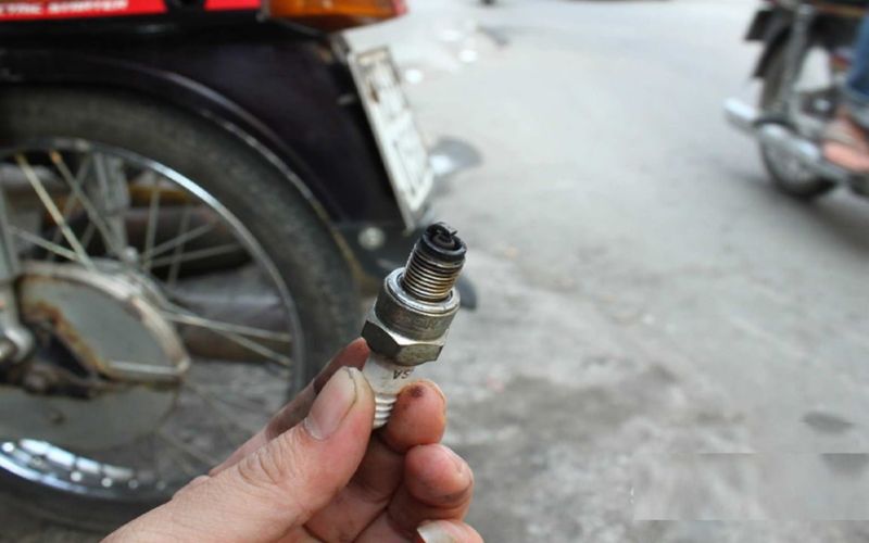 Xe máy hụt ga chết máy